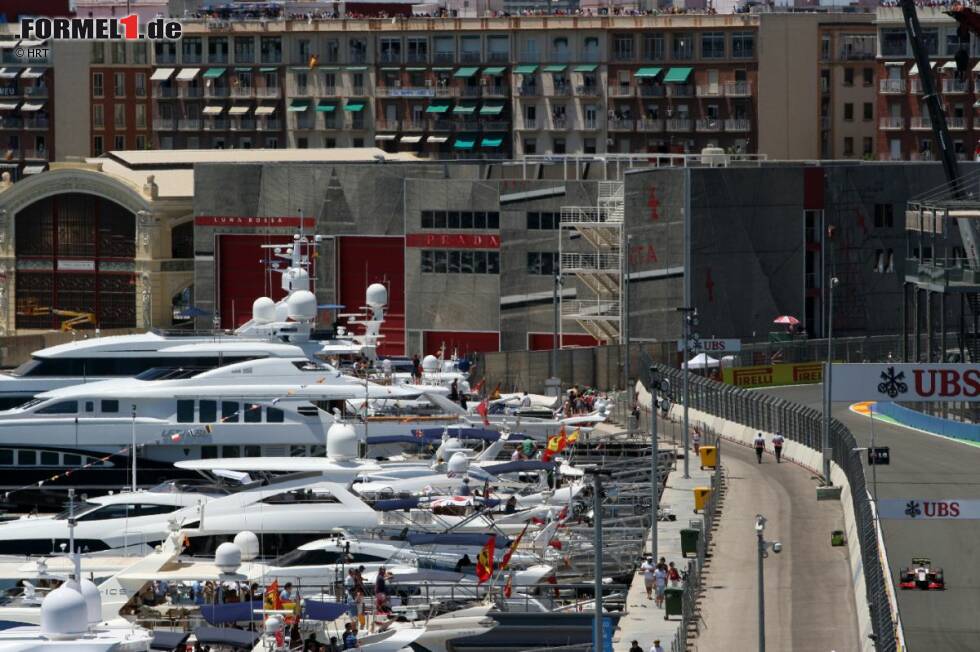 Foto zur News: Von 2008 bis 2012 gab es mit dem Europa-Grand-Prix in Valencia ein weiteres Rennen auf spanischem Boden. Obwohl die Abschiedsvorstellung ansehnlich war, fungierte der Kurs rund um die Americas-Cup-Werften eher als Narkotikum für Formel-1-Fans denn als Spannungsfaktor. Hinzu kam, dass auch die Einheimischen trotz des Alonso-Heimsieges 2012 keinen Gefallen an der defizitären Veranstaltung fanden - ein beliebstes Stadtfestival wurde deshalb gestrichen.