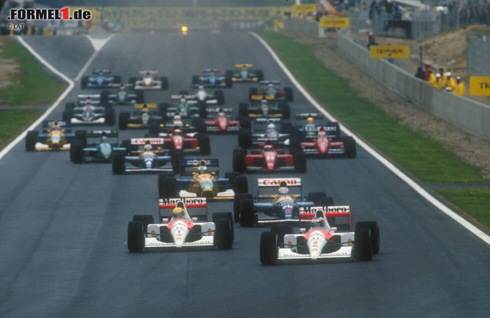 Foto zur News: 1991 geht es geht zurück nach Katalonien, genauer gesagt an den Circuit de Catalunya vor den Toren Barcelonas. In der Gaudi-Metropole finden ein Jahr später die Olympischen Sommerspiele statt, was die Spanier medienwirksam nutzen. Die Strecke ist nagelneu und entspricht modernen Anforderungen. Interessante Randnotiz: Es ist das Antrittsrennen des frisch gewählten FISA-Präsidenten Mosley, das Nigel Mansell für Williams gewinnt.