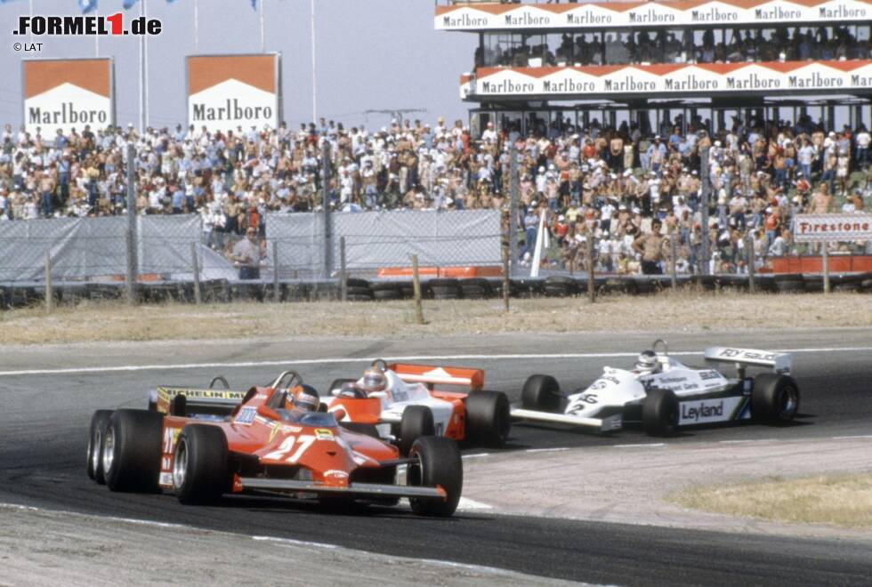 Foto zur News: 1981 schlägt die Sternstunde des Gilles Villeneuve. Der Kanadier wird endgültig Enzo Ferraris Lieblingskind, als er ein schon fast verloren geglaubtes Herzschlagfinale gewinnt. Villeneuve kommt 0,22 Sekunden (damals war die Zeiterfassung auf die Tausendstelsekunde noch nicht möglich) vor Jacques Laffite ins Ziel. Auch John Watson, Carlos Reutemann und Elio de Angelis überqueren die Linie binnen 1,24 Sekunden nach dem Ferrari-Star. Es ist die zweitengste Zielankunft in der Geschichte der Formel 1.