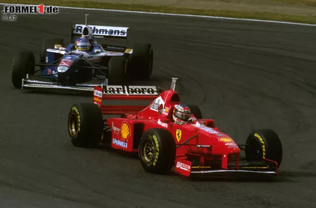 Foto zur News: 1997 ist Suzuka das vorletzte Rennen im Kalender. Michael Schumacher (Ferrari) holt sich den Sieg, verspielt die Chance auf den WM-Titel aber beim Saisonfinale in Jerez, als er versucht, WM-Gegner Jacques Villeneuve (Williams) abzuschießen und dabei selbst ausfällt.