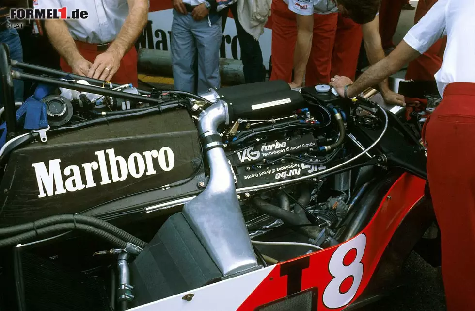 Foto zur News: Wieder ein Blick auf das Detail: Das Bild zeigt den TAG-Porsche-Motor von McLaren, der - weiterentwickelt - dem Team in der Saison 1984 eine dominante Leistung ermöglichte.