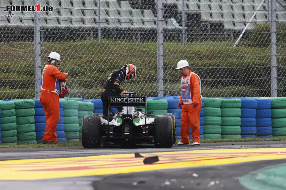 Foto zur News: Im elften Saisonrennen 2014 geht Nico Hülkenberg erstmals leer aus. Nach einer missglückten Attacke ausgerechnet gegen seinen Force-India-Teamkollegen Sergio Perez (der später selbst crasht, möglicherweise wegen des beeinträchtigten Fahrverhaltens) rutscht der Deutsche in der Zielkurve von der Strecke. &quot;Da gibt es keine zwei Meinungen&quot;, nimmt er die Schuld auf sich.