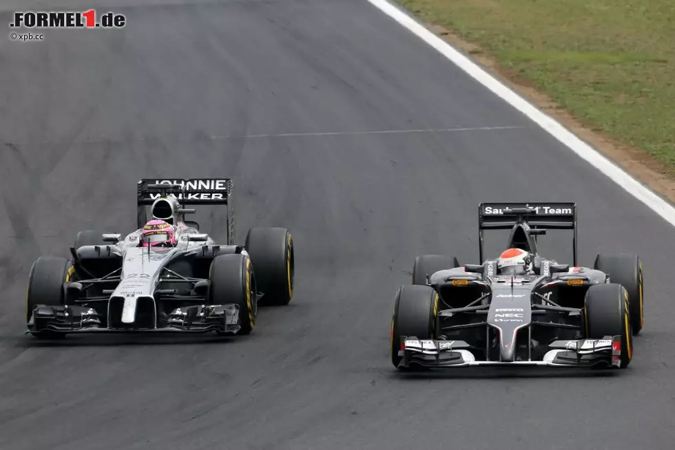 Foto zur News: Beinahe reicht es für Adrian Sutil zum ersten Sauber-WM-Punkt der Saison. Nach 30 Runden langem Duell gegen Button und dem einen oder anderen gescheiterten Überholversuch fehlen am Ende nur 0,9 Sekunden.