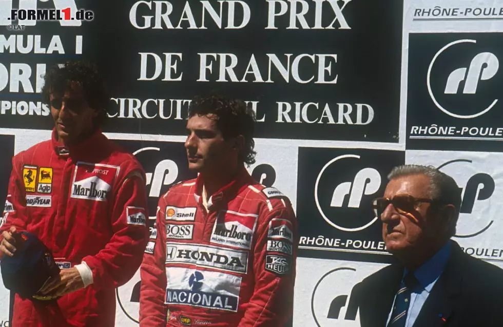 Foto zur News: 1990: Wieder Alain Prost gegen Ayrton Senna, diesmal jedoch nicht als Teamkollegen, sondern im Duell Ferrari gegen McLaren.