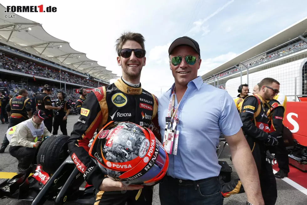 Foto zur News: &quot;How you doin&#039;?&quot; Matt LeBlanc alias Joey Tribbiani aus &quot;Friends&quot; ist leidenschaftlicher Autonarr und nicht zum ersten Mal bei der Formel 1. Als Lotus-Gast drückt er Romain Grosjean die Daumen. Der wird übrigens zum zweiten Mal Papa und sagt darüber: &quot;Wenigstens das funktioniert!&quot;