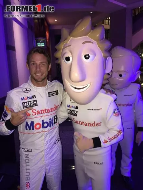 Foto zur News: Button droht sein McLaren-Cockpit übrigens zu verlieren, denn Magnussen gehört die Zukunft und Fernando Alonso steht laut &#039;BBC&#039; vor der Rückkehr nach Woking. Schade eigentlich, denn nicht nur mit der Comicserie &quot;Tooned&quot; hat der Weltmeister von 2009 die Herzen der Fans im Sturm erobert. Sein Kommentar zu diesem Twitter-Foto: &quot;Letzte Nacht war ich mit diesem gutaussehenden Kerl unterwegs!&quot; Eigenlob stinkt, Jenson!