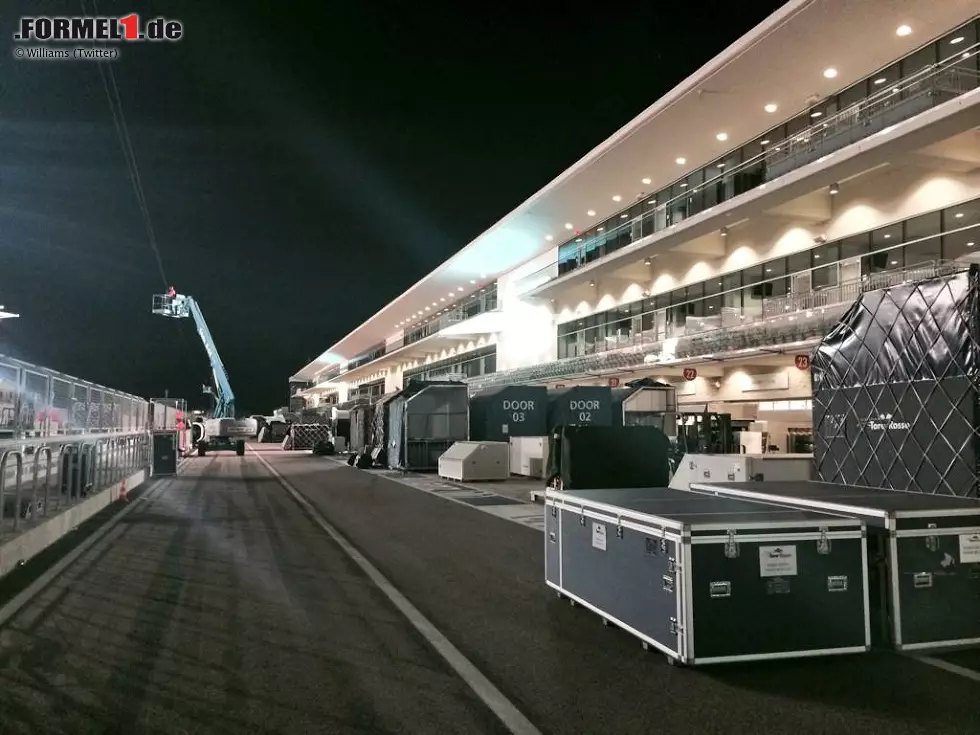 Foto zur News: Das große Packen: Bereits fünf Tage nach dem Rennen in Austin fährt die Formel 1 in Sao Paulo wieder Freies Training. In diesem Sinne: Bye, bye, Texas, bem-vindo ao Brasil!