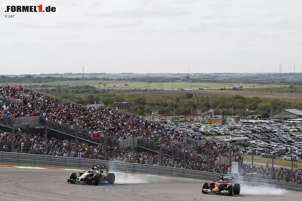 Foto zur News: Marca (Spanien): &quot;Hamilton noch zwei Schritte vom Titel entfernt. Lewis Hamilton machte einen weiteren Riesenschritt zum WM-Titel. Ein brillanter Sieg des Engländers über Rosberg, der ihm in Runde 24 die Tür öffnete. Alonso hatte ein schwieriges Rennen mit einem müden Motor. Der Weltmeister von 2008 ist auf dem Weg zum zweiten Titel seiner Karriere.&quot;