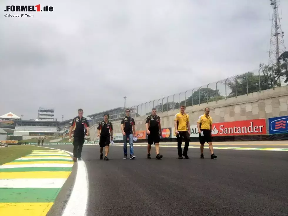 Foto zur News: Romain Grosjean (Lotus): &quot;Wenn ich mir die Lieblingsbereiche in Interlagos aussuchen müsste würde ich die erste und letzte Kurve wählen. Die Erste ist sehr technisch und man kann sie leicht falsch erwischen und die Zweite belastet den Körper extrem. Als Fahrer genieße ich solche Kurven.&quot;