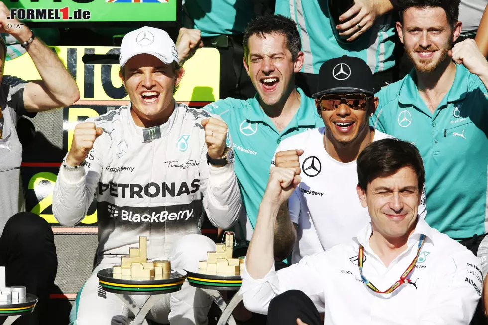 Foto zur News: Sport (Spanien): &quot;Rosberg schickt eine Warnung an Hamilton. Der Deutsche gewinnt den Grand Prix von Brasilien und wird bis zum letzten Rennen um den Titel kämpfen.&quot;