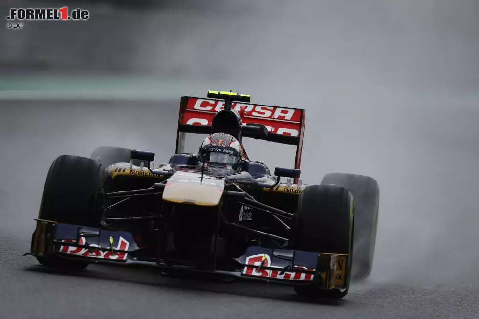 Foto zur News: Für Aufsehen sorgt aber der 19-jährige Russe Daniil Kwjat. Bei seinem erst zweiten Einsatz als Freitagstester für Toro Rosso fährt der frischgebackene GP3-Champion in ersten Freien Training im Regen sensationell auf Platz acht und gibt damit eine erste Talentprobe in der Formel 1 ab.