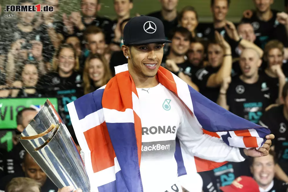 Foto zur News: Corriere dello Sport (Italien): &quot;Hamilton, ein zweiter Sieg wie in einem Märchen. Der Brite ist der wahre Erbe Sennas. Hamilton ist weit mehr als ein Pilot, er ist ein rebellisches Genie, eine Pop-Ikone, ein 29-jähriger Junge, der einen Traum hatte und ihn verwirklichen konnte.&quot;