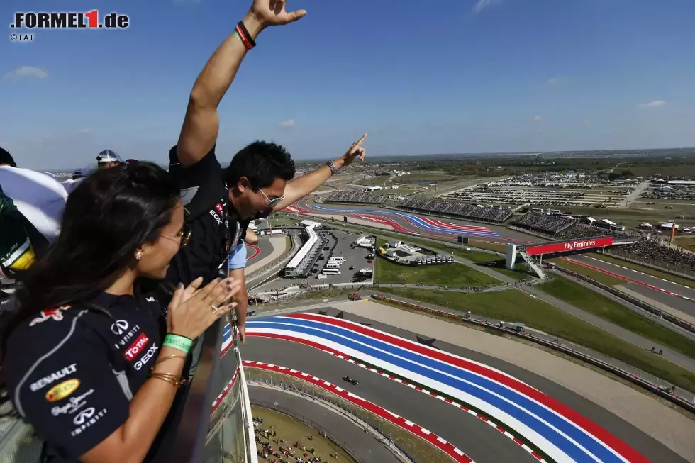 Foto zur News: Sebastian Vettel (Red Bull): &quot;Die Kurven 12 und 15 wurden aus dem Motodrom in Hockenheim entnommen. Es ist ein langsamer Teil der Strecke, und designt um eine Stadium-Atmosphäre zu erzeugen. Der lange Bogen erinnert außerdem an die bekannte Kurve acht in Istanbul.&quot;