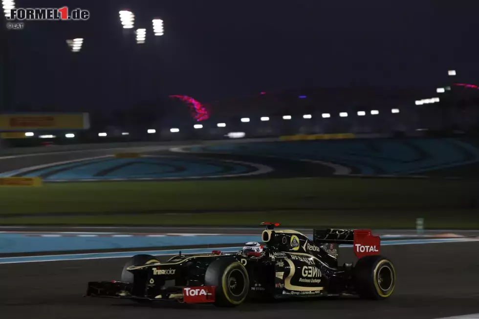 Foto zur News: Die beiden anderen Abu-Dhabi-Sieger sind ebenfalls Weltmeister: Lewis Hamilton, Weltmeister 2008, gewann im Jahr 2011 auf McLaren. Kimi Räikkönen, Weltmeister 2007, siegte im Jahr 2012 auf Lotus (Foto). Räikkönens Sieg beim Grand Prix von Abu Dhabi 2012 war sein erster seit dem Grand Prix von Belgien 2009. Kurz darauf zog sich der Finne für zwei Jahre aus der Formel 1 zurück. Seit seinem Abu-Dhabi-Sieg 2012 hat er ein weiteres Rennen gewonnen: Den Grand Prix von Australien 2013 - ebenfalls auf Lotus.