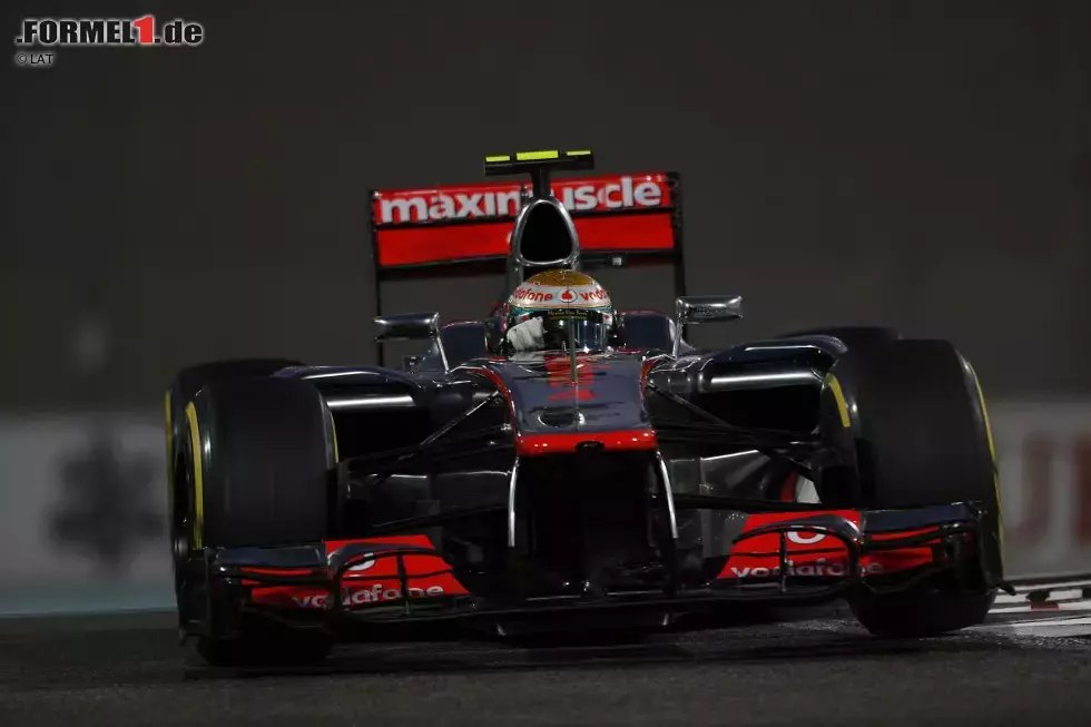 Foto zur News: Während Sebastian Vettel der einzige Fahrer ist, der den Grand Prix von Abu Dhabi mehr als einmal gewinnen konnte, so gibt es bezogen auf die Pole-Position zwei Fahrer, die mehr als eine vorweisen können. Vettel startete auf dem Yas Marina Circuit in den Jahren 2010 und 2011 von der Pole. Lewis Hamilton gelang dies in den Jahren 2009 und 2012 (Foto). Der einzige weitere Abu-Dhabi-Polesetter ist Mark Webber, der im Jahr 2013 vom besten Startplatz losfuhr.