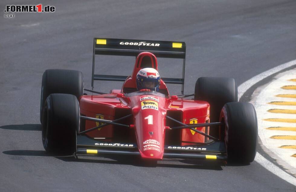 Foto zur News: Alain Prost hat den Grand Prix von Brasilien sechsmal und damit so oft wie kein anderer Fahrer gewonnen. Allerdings gelang dem Franzosen nur einer dieser sechs Siege in Interlagos: 1990 am Steuer eines Ferrari (Foto). Seine übrigen fünf Brasilien-Siege fuhr Prost allesamt in Jacarepagua ein, zunächst auf Renault (1982) und anschließend viermal innerhalb von fünf Jahren (1984, 1985, 1987 und 1988) auf McLaren.