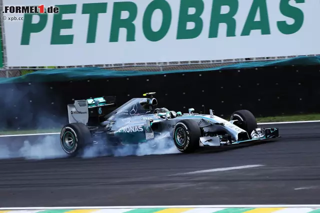 Foto zur News: Frappante Parallele zum Rennen in Austin: Hamilton verschärft vor dem zweiten Boxenstopp das Tempo und kommt bis auf eine Sekunde an Rosberg heran, der seinen Reifen mit dem einen oder anderen Verbremser viel zumutet. Als dieser zwei Runden früher zum Rei