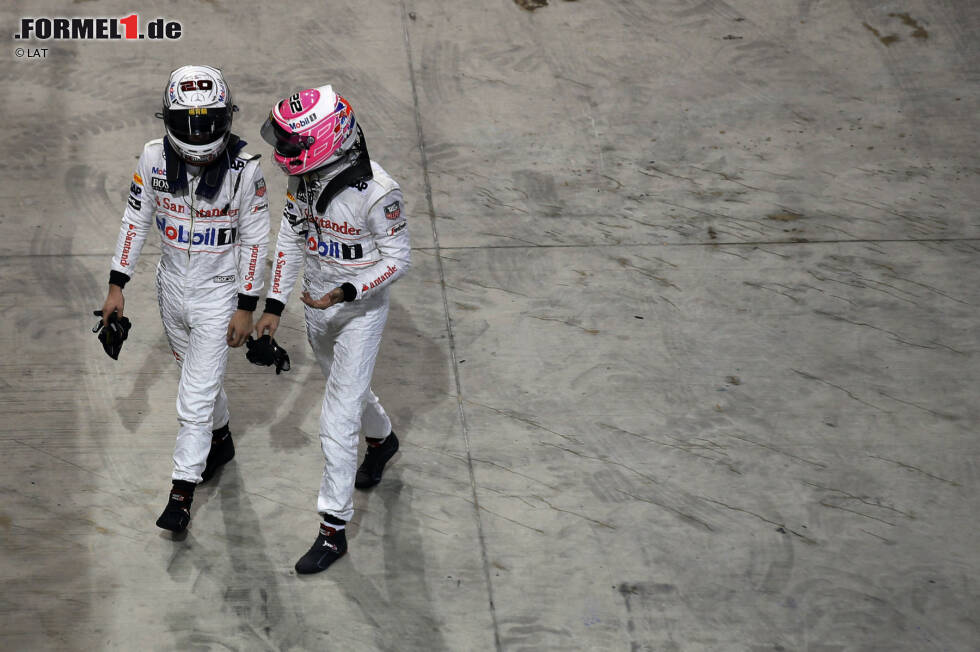 Foto zur News: Auch Buttons fünfter Platz bringt fünf bis sechs Millionen, weil er so McLaren den fünften WM-Rang vor Force India sichert. Und trotzdem deutet vieles darauf hin, dass Abu Dhabi sein letzter Grand Prix war. Oder muss am Ende doch Youngster Magnussen (11.) für Neuzugang Alonso die Koffer packen?