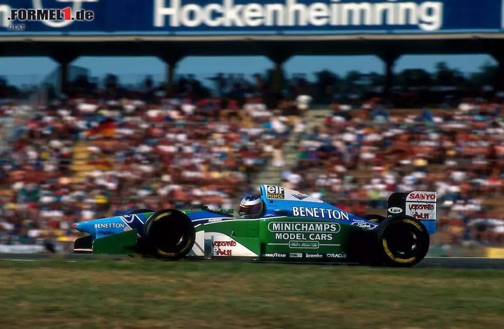 Foto zur News: Auf der damaligen Highspeed-Bahn Hockenheim versagt der Ford-Motor im Benetton nach 20 Runden. Gerhard Berger im Ferrari siegt und Hill verpasst es, Boden gutzumachen.