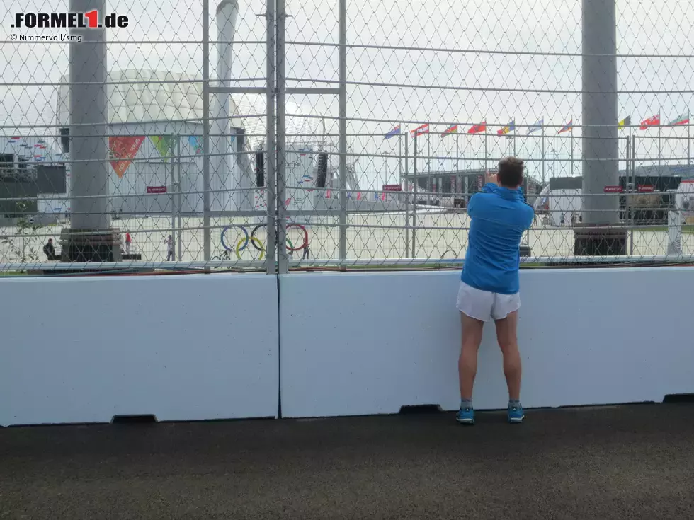 Foto zur News: Damit nicht am Ende wirklich das Medical-Car einschreiten muss, bleibt zwischendurch Zeit für eine Verschnaufpause. Auf dem Medals Plaza wurden im vergangenen Jahr die neuen Olympiasieger gekürt.