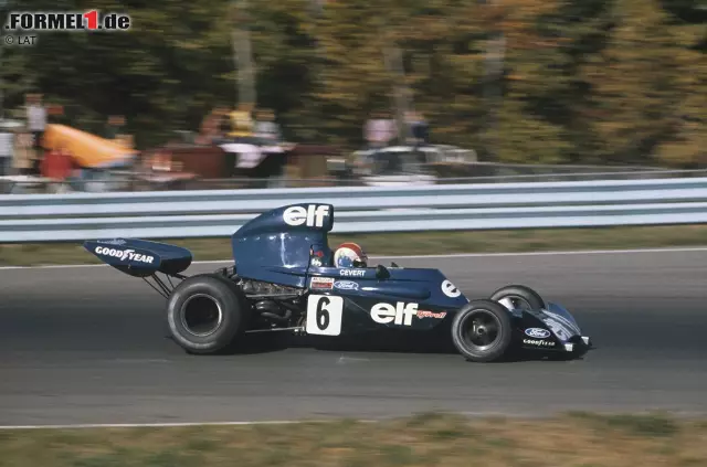 Foto zur News: 1973 schlägt der Tod auch in Watkins Glen zu: Francois Cevert, der 1971 an gleicher Stelle seinen einzigen Grand-Prix-Sieg errang, verliert im Qualifying in der berüchtigten Esses-Passage die Kontrolle über seinen Tyrrell mit der Startnummer 6. Beim Aufprall auf die Leitplanke zieht sich der 29-jährige Franzose tödliche Kopfverletzungen zu. Teamkollege und Weltmeister Jackie Stewart, für den der US-Grand-Prix 1973 das 100. und letzte Rennen seiner Karriere hätte werden sollen, verzichtet aus Respekt vor Cevert auf einen Start. Trauriger Sieger des Rennens: Ronnie Peterson (Lotus).