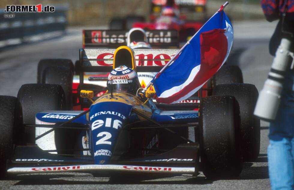 Foto zur News: Auch ohne Mansell geht der Formel-1-WM-Titel 1993 an Williams-Renault. Im Cockpit sitzt der ehemalige Renault-Werksfahrer Alain Prost, der nach einem Jahr Formel-1-Pause für ein Jahr zurückkehrt. Am Saisonende beendet &quot;der Professor&quot; seine aktive Grand-Prix-Karriere endgültig - als Weltmeister.