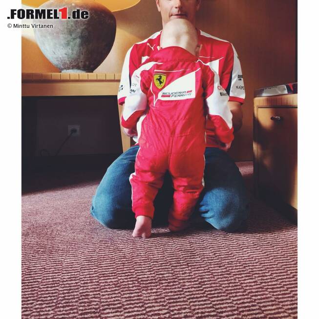 Foto zur News: Platz 5: Babyboom. Zu den Familienvätern Felipe Massa, Pastor Maldonado, Romain Grosjean und Sebastian Vettel haben sich unter den aktuellen Piloten 2015 zwei Neue gemischt. So begrüßen Grosjean und Vettel nicht nur ihren zweiten Zuwachs, auch Kimi Räikkönen darf sich seit Januar im Windelwechseln üben. Dank seiner Lebensgefährtin Minttu Virtanen dürfen wir an der Entwicklung des &quot;Icemännchen&quot; Robin sogar teilhaben, denn sie füttert die sozialen Medien regelmäßig mit Bildern aus dem Familienalbum.