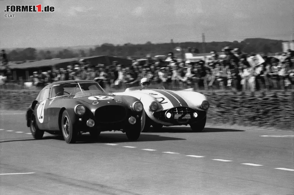 Foto zur News: Zusammen mit Freund Villoresi startete Ascari 1953 auch bei den 24 Stunden von Le Mans. Ende des Jahres führte die Freundschaft der beiden dann jedoch zum Bruch mit Enzo Ferrari. Dieser wollte Villoresi entlassen, woraufhin Ascari bei Ferrari hinschmiss und mit Villoresi zu Lancia wechselte.