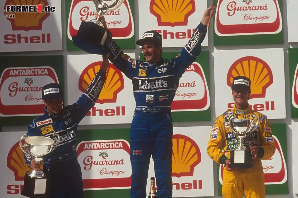 Foto zur News: 1992 schaffen es bei 16 Rennen gar nur sieben Fahrer, an der Podiumszeremonie teilzunehmen: Weltmeister Nigel Mansell (12), Riccardo Patrese (9) und Michael Schumacher (8), darüber hinaus Ayrton Senna, Gerhard Berger, Martin Brundle und Jean Alesi.