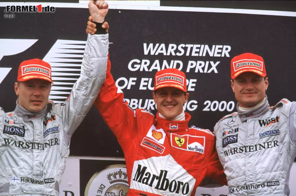 Foto zur News: 2000 gelingt bei 17 Rennen ebenfalls nur sieben Piloten der Sprung auf das Treppchen: Weltmeister Michael Schumacher (12), David Coulthard und Mika Häkkinen (je 11) sowie Rubens Barrichello, Giancarlo Fisichella, Ralf Schumacher und Heinz-Harald Frentzen.