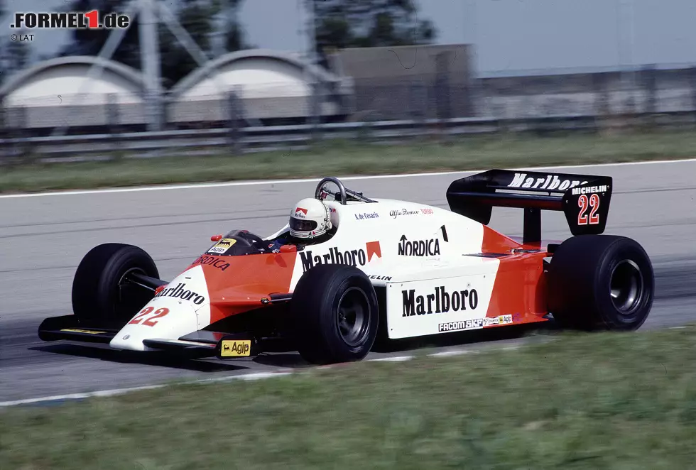 Foto zur News: 1983: Trotz der weiterhin hohen Unzuverlässigkeit sollte die Saison 1983 die erfolgreichste der jüngeren Alfa-Geschichte als Werksteam werden. Andrea de Cesaris fährt zweimal aufs Podium und liegt in Spa-Francorchamps überlegen in Führung, ehe ihm der Motor hochgeht. Außerdem beginnt die Belieferung des Hinterbänkler-Teams Osella mit Kundenmotoren.

Beste Platzierung: 2.