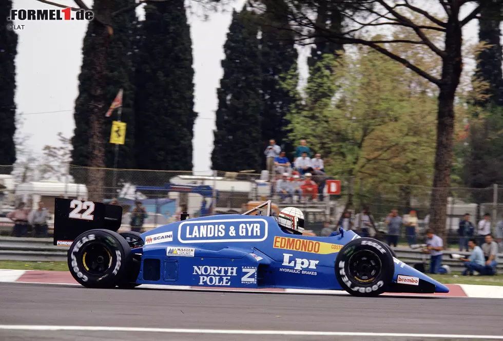 Foto zur News: 1987: Es kommt noch schlimmer: Mit der Einführung des neuen Saugmotorreglements erhält Osella zusätzliche Konkurrenz. Ankommen ist weiterhin ein Glücksspiel und gelingt genau einmal mit Alex Caffi beim zweiten Rennen in Imola. Je länger die Saison dauert, umso größer wird der Frust: Gegen Saisonende wird es zum Glücksspiel, sich überhaupt zu qualifizieren.

Beste Platzierung: 12.