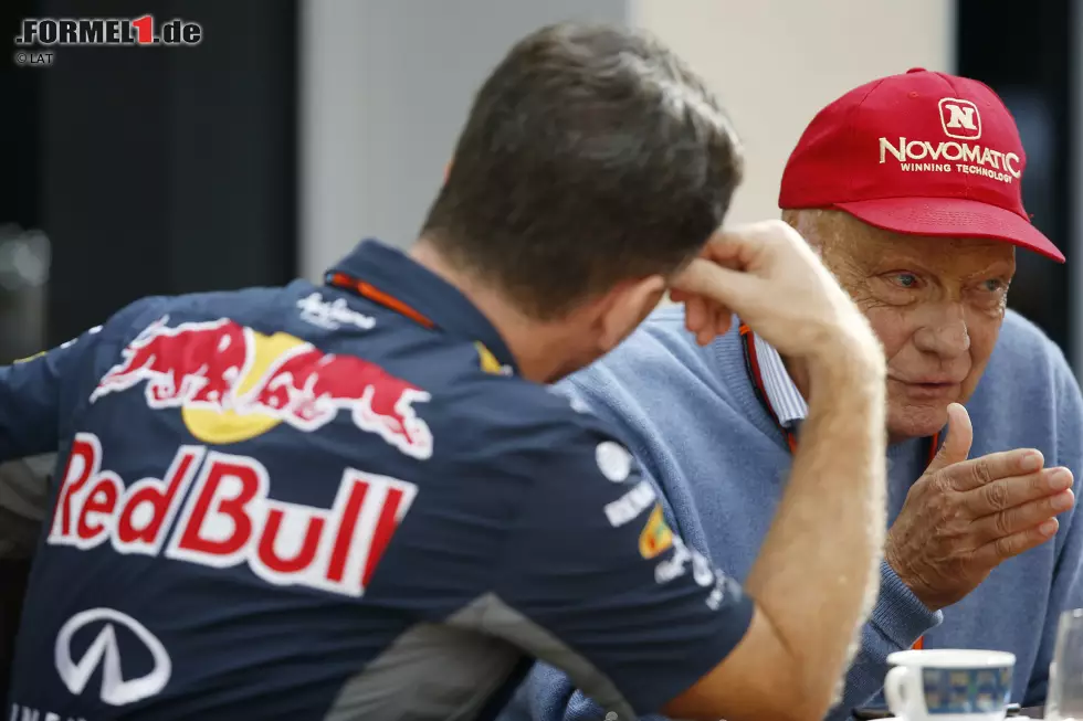 Foto zur News: Platz 3: Kein Motor für Red Bull - Es ist der Aufreger, der sich fast durch die gesamte zweite Hälfte der Saison 2015 zieht. Nachdem Red Bull bereits seit mehr als einem Jahr immer wieder gegen Motorenpartner Renault stichelte, verkündet Renault-Geschäftsführer Carlos Ghosn im September, dass die Franzosen ab 2016 &quot;nicht mehr als Motorenlieferant in der Formel 1 auftreten&quot; werden. Die Trennung ergibt für beide Seiten durchaus Sinn: Red Bull kann sich endlich einen leistungsfähigeren Motor suchen und Renault muss das Gemecker der Bullen nicht mehr über sich ergehen lassen. Das einzige Problem: Keiner will mit Red Bull zusammenarbeiten...