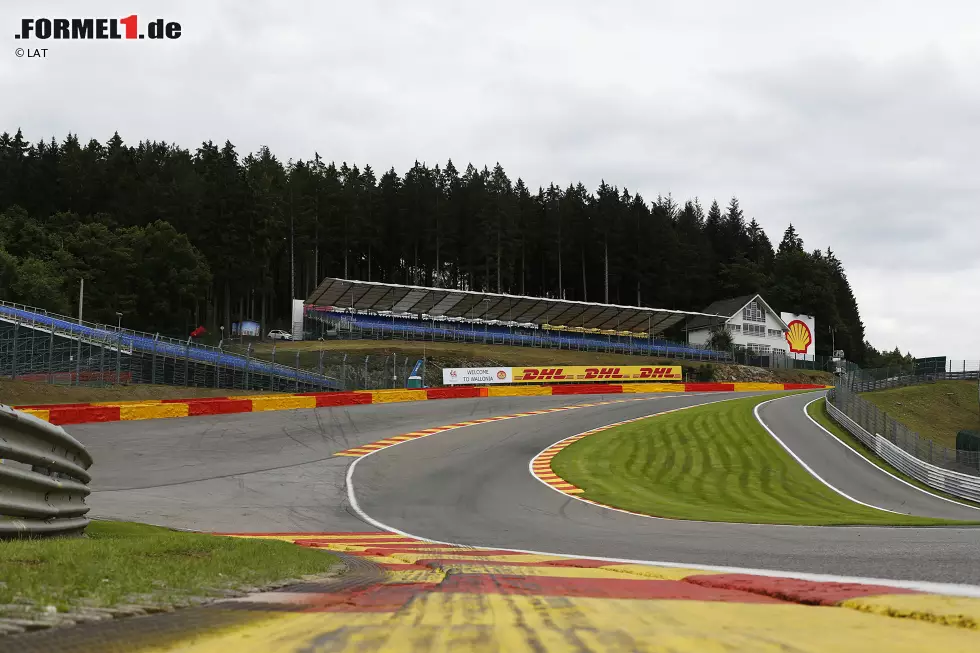 Foto zur News: Es ist kein Zufall, dass in diesen Zeiten auch Traditionsrennen wie Spa, Monza oder Silverstone auf der Kippe stehen. 2016 stehen alle drei Rennen noch einmal im Kalender und auch nach Hockenheim soll die Formel 1 in der neuen Saison zurückkehren. Offen bleibt allerdings die Frage, ob der Große Preis von Deutschland damit auch dauerhaft wieder einen Platz in der Königsklasse haben wird oder ob die Absage 2015 lediglich der Anfang eines schleichendes Todes war...