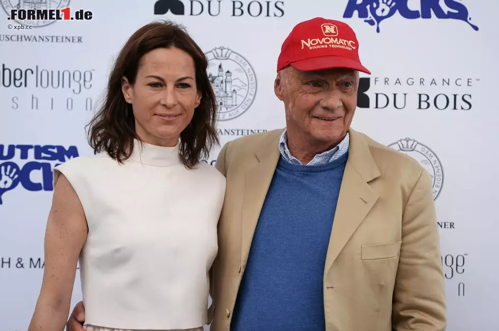 Foto zur News: Birgit und Niki Lauda. Sie hat ihm eine seiner vier Nieren gespendet. Die gemeinsamen Zwillinge Mia und Max sind inzwischen fünfeinhalb Jahre alt.