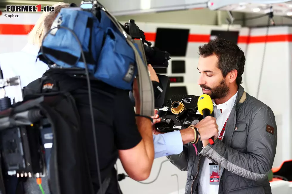 Foto zur News: Weil Lieblingskollege Florian König statt der Formel 1 in Sotschi das EM-Qualifikationsmatch gegen Georgien moderiert, steht Lauda übrigens für RTL nicht zur Verfügung. Ersatz ist rasch gefunden: Timo Glock, inzwischen für BMW in der DTM am Start, überzeugt als ebenso sympathischer wie kompetenter Experte.