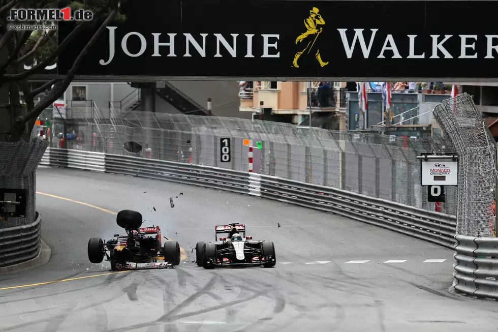 Foto zur News: Position 3: Der 18-Jährige Max Verstappen verblüfft 2015 mit seiner Überholkunst, doch einmal geht es schief. In Monaco will er an Romain Grosjean vorbei, verschätzt sich in der 63. Runde und donnert dem Franzosen ins Auto. Sein Toro Rosso wird...