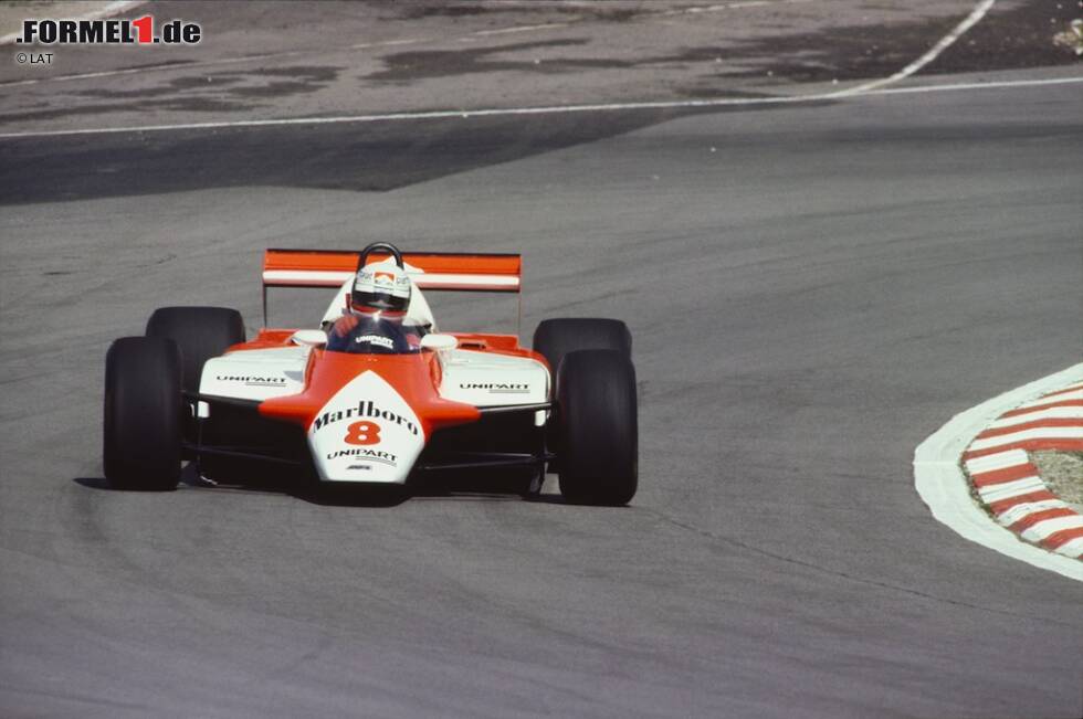 Foto zur News: #13: Niki Lauda (1982). &quot;Ich will nicht mehr im Kreis fahren.&quot; Mit diesen Worten hat Niki Lauda während des Freien Trainings zum Kanada-Grand-Prix 1979 seine aktive Laufbahn in der Formel 1 beendet, doch nur zwei Jahre später überlegt er es sich anders: Nicht ganz freiwillig, schließlich braucht er Geld für den Aufbau seiner Airline. Als er in seinen neuen McLaren-Boliden klettert, staunt er nicht schlecht: Kohlefaserverstärkter Kunststoff macht das Auto leichter und sicherer, der so genannte &quot;Groundeffect&quot; deutlich schneller. Lauda gewinnt bereits das dritte Rennen nach seinem Comeback und wird 1984 nochmals Weltmeister, als er Alain Prost um einen halben Punkt schlägt. Ein Jahr später ist endgültig Schluss.