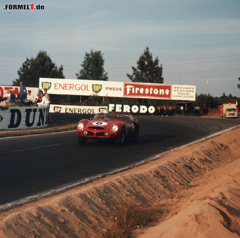 Foto zur News: ...sondern auch die 24 Stunden von Le Mans. Das gelingt außer ihm keinem anderen Fahrer. In Le Mans hat Phil Hill bereits 1958 triumphiert und lässt 1962 einen weiteren Sieg folgen - jeweils zusammen mit dem Belgier Olivier Gendebien.