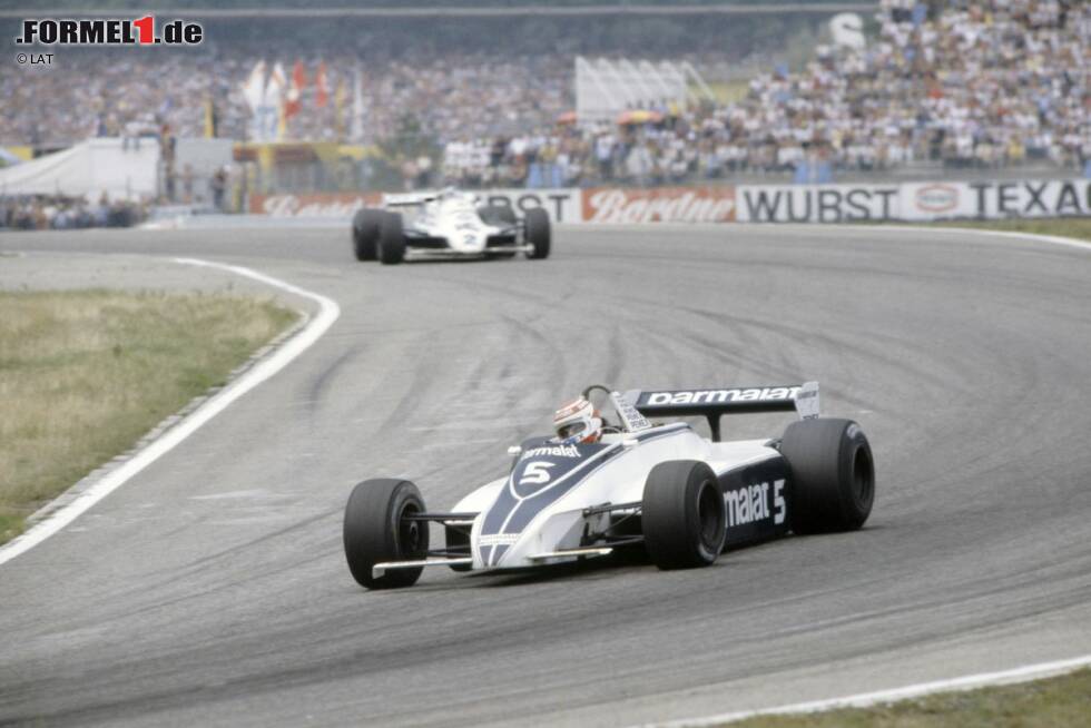 Foto zur News: 1981: Nelson Piquet (Brabham) hat nach acht von 15 Rennen der Saison einen Rückstand von elf Punkten (30 Prozent) auf Carlos Reutemann (Williams). Beim Saisonfinale auf dem Hotelparkplatz des Caesar&#039;s Palace in Las Vegas fängt der Brasilianer den Argentinier noch ab und holt sich den ersten seiner drei WM-Titel. Reutemann fährt nach der Niederlage im WM-Kampf nur noch zwei weitere Rennen, bevor er sich aus der Formel 1 in Richtung der Politik verabschiedet.