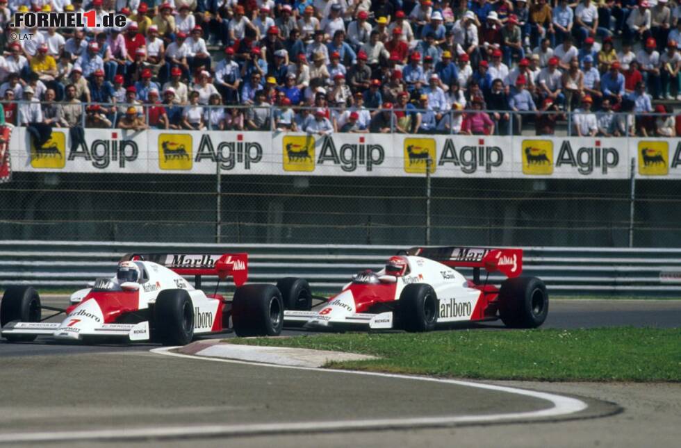 Foto zur News: 1984: Die beiden McLaren-Piloten Alain Prost und Niki Lauda machen den Kampf um den WM-Titel unter sich aus. Nach acht von 16 Rennen liegt der Österreicher 11,5 Punkte hinter dem Franzosen, was einem Rückstand von 32 Prozent entspricht. Beim Saisonfinale, dem Grand Prix von Portugal in Estoril, reicht Lauda Platz zwei hinter Prost, um sich mit einem halben Punkt Vorsprung den WM-Titel zu sichern. Prosts Pech ist rückblickend die eigene Anweisung an Jacky Ickx, den verregneten Grand Prix von Monaco vor Halbzeit der Distanz abzubrechen. So kassierte der Franzose für seinen Sieg im Fürstentum nur 4,5 statt der neun Punkte. Bei vollen Punkten hätte ihm sogar ein zweiter Platz gereicht, um am Saisonende Champion zu sein.