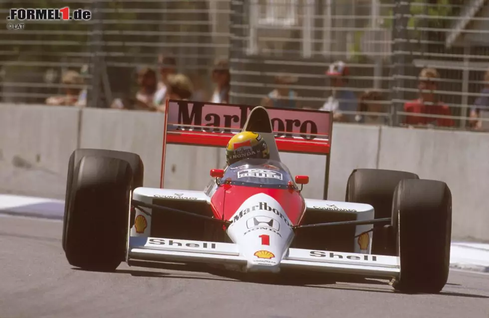 Foto zur News: #4 Ayrton Senna 1989: Mit dem Nachfolgemodell MP4/5 kommt der Qualifying-Spezialist aus Brasilien auf die gleiche Quote wie 1988. Wieder schafft Senna 13 Poles bei 16 Rennen und damit erneut 81,25 Prozent. Den WM-Titel aber muss er nach der berühmten Kollision in der Schikane von Suzuka seinem McLaren-Teamkollegen Alain Prost überlassen.