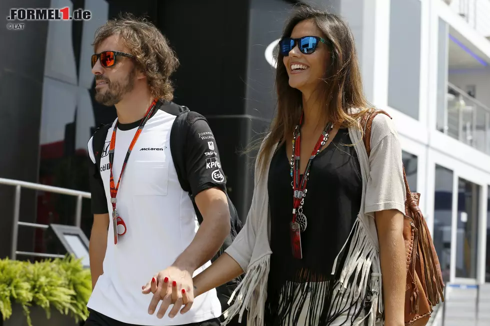 Foto zur News: Fernando Alonso mit seiner (noch relativ) frischen Liebe Lara Alvarez. Die spanische Sportmoderatorin hat das russische Model Dascha Kapustina abgelöst und war früher mit Real-Madrid-Starkicker Sergio Ramos liiert.