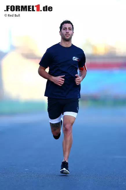 Foto zur News: ... oder beim Joggen. Übrigens: Am 3. Mai läuft Daniel Ricciardo beim Wings-for-Life-World-Run mit. Jeder gelaufene Kilometer kommt der Erforschung von Rückenmarksverletzungen zugute. Damit Querschnittgelähmte eines Tages wieder gehen können.