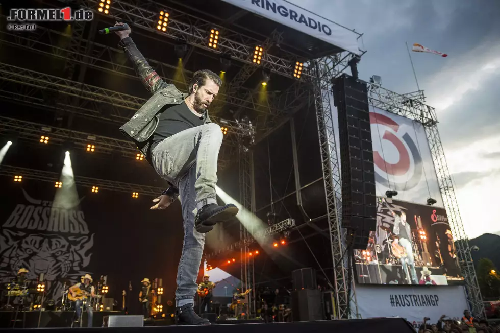 Foto zur News: Kein Wunder, schließlich versteht es Red Bull, ein Autorennen zum Event zu machen. Zum Beispiel mit Konzerten wie von The Boss Hoss...