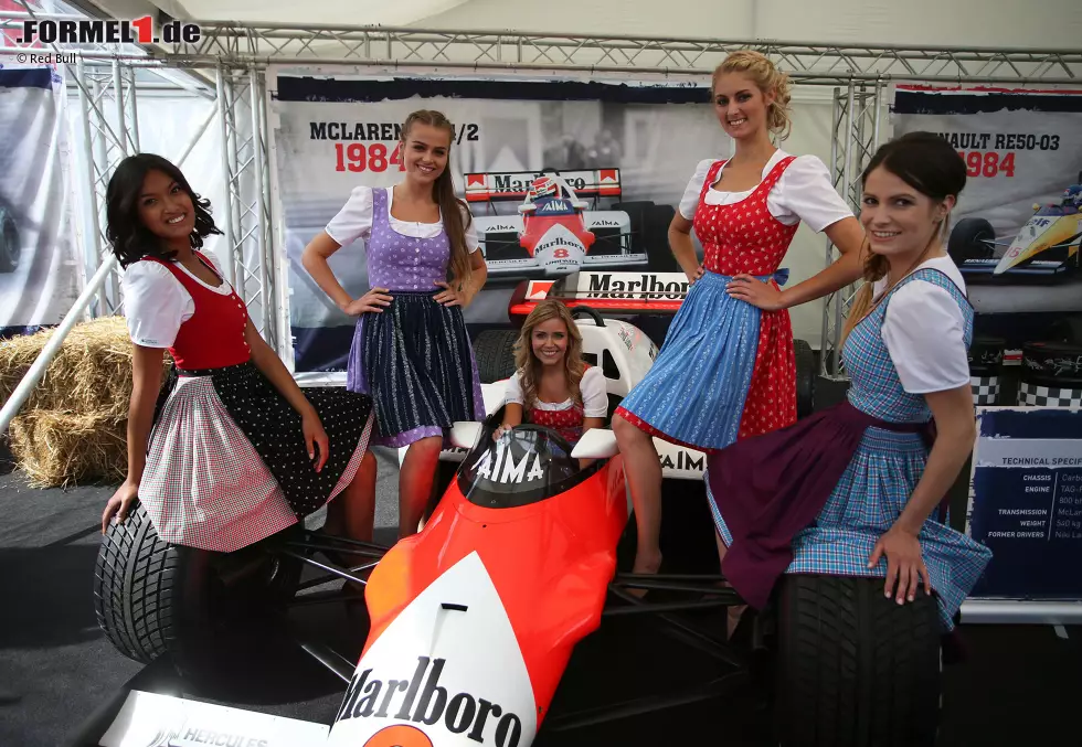 Foto zur News: Ebenso wie die Formula Unas, die beim &quot;Steirischen Abend&quot; am Donnerstag Würste, Käse, Schwarzbrot und Wein im Paddock verteilen. Da sagen die Journalisten ebensowenig nein wie so mancher Fahrer.