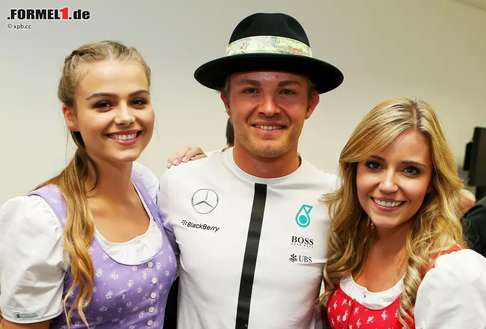 Foto zur News: Nico Rosberg sollten die Dirndln Glück bringen - beim ersten Grand-Prix-Sieg 2015 ohne Ehefrau Vivian auf der Strecke. Doch seine Augenentzündung wird der Mercedes-Pilot auch in Österreich nicht los.