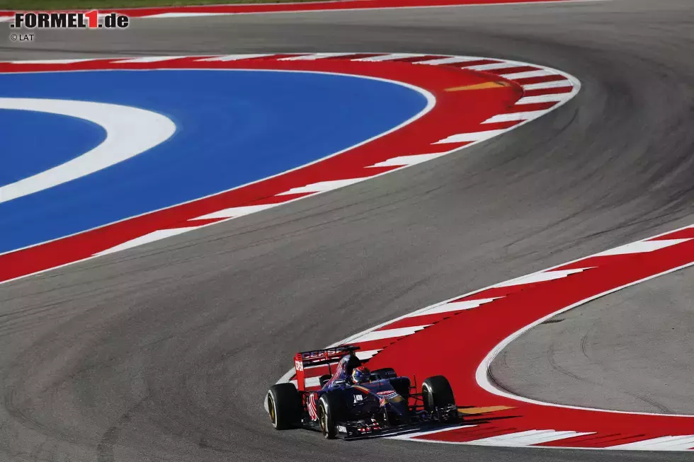 Foto zur News: Max Verstappen (Toro Rosso): &quot;Ich war zweimal in Austin Kart fahren und habe auch ein Autorennen bestritten. Weil man im ersten Freien Training nicht so viel fährt, hilft das später im Qualifying. Dann hat man mehr Vergleichswerte, trotzdem muss ich nach der ersten Session noch viel lernen. Es gibt keinen Reifenwechsel, weil man nur auf der härteren Mischung unterwegs ist. Man weiß also nichts über den Zeitunterschied oder über das Fahren mit wenig Sprit.&quot;