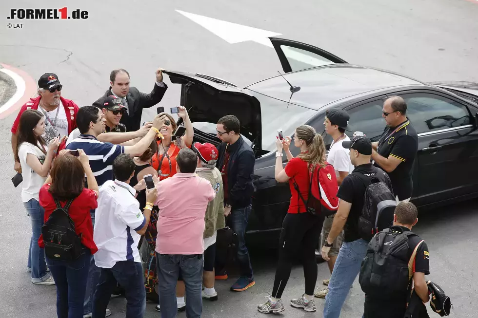 Foto zur News: Pastor Maldonado (Lotus) beschreibt die Abstimmung des Autos als ewigen Kompromiss zwischen den Extremen: &quot;In einer idealen Welt würdest du ein Monza-Setup am Anfang und am Ende der Runde wollen und ein Hungaroring-Setup für den Rest.&quot;