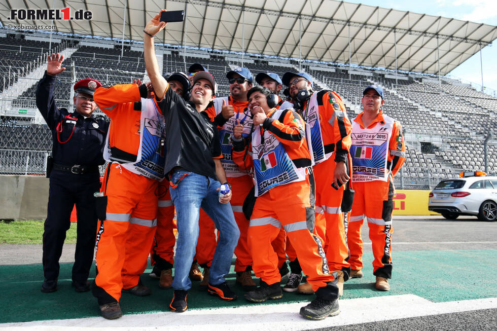 Foto zur News: Auch Sergio Perez (Force India) stehen die Schweißperlen nicht auf der Stirn - dank Reifenzulieferer Pirelli, der konservativ agiert und Soft sowie Medium anliefert: &quot;Mit diesem Mischungen erwarte ich keine Probleme.&quot;